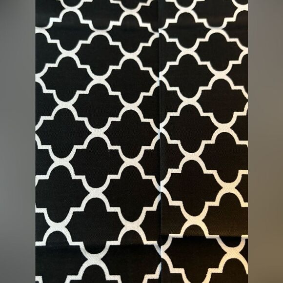 NEW Black Quatrefoil Inspirations Fat Quarter 18” x 21” - Picture 1 of 3